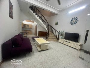 chính chủ cho thuê nhà 3 tầng ngay trung tâm láng hạ , đống đa , gía 15tr/ tháng