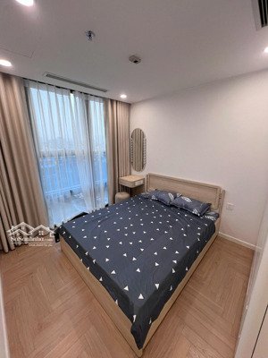 18tr/tháng 2 ngủ 2 vs full đồ decor tại 90 đường láng ( có slot oto ) , nội thất mới cứng