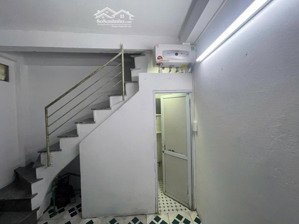 cho thuê nhà số 1 ngách 63 ngõ quỳnh (căn phụ đối diện)