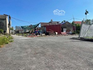 siêu phẩm liền kề đường nhựa 5m tuyến 2 trục thôn vũ vị , xã kiến minh đẹp mê ly