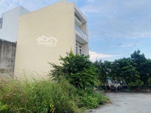 đất sát ngay vinhome q9 ngang 5,3m đường nhựa giá 4 tỷ