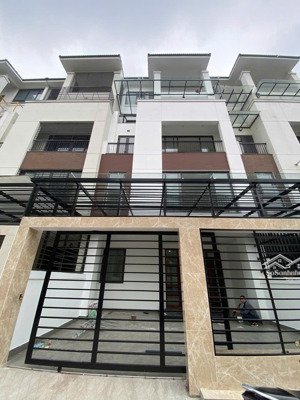 cho thuê nhà liền kề hoàng thành - mỗ lao. dt 150m, 5 tầng, thang máy. 50 triệu/tháng