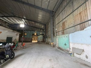 kho xưởng 1300m2 q12 - xe tải 10 tấn - có hệ thống pccc 90 triệu/tháng