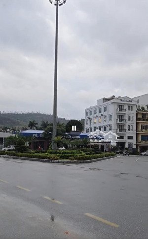 tôi bán khách sạn tại đường cái lân - vườn đào phường bãi cháy quảng ninh