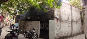 nhà riêng cấp 4 sạch sẽ, có 2 phòng ngủ khép kín đủ đồ + bếp ngoài + sân để xe