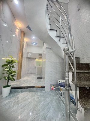 quận 8 nhà 3 tầng 4pn 3wc btct shr giá 4,35tỷ