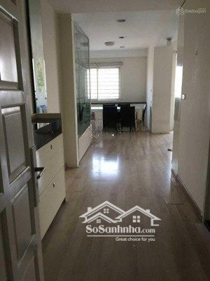 bán cc m5 nguyễn chí thanh, dt 149m, 03 phòng ngủ. căn góc hướng mát. tell 