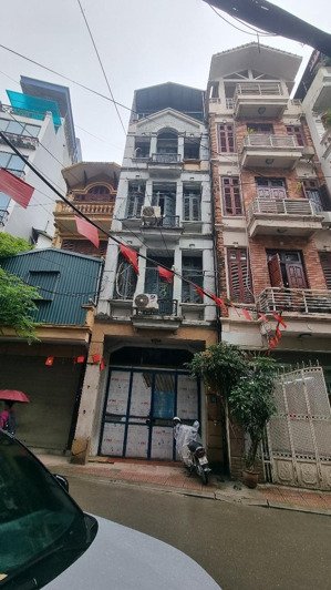 hoàng cầu 2 mặt tiền ô tô tránh view đẹp 9 phòng cho thuê 50tr/tháng