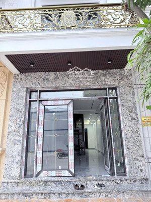 bán căn nhà 5 tầng có thang máy tuyến 1 lê hồng phong