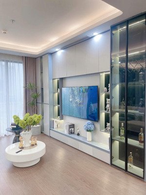 chính chủ goldmark cho thuê căn hộ 2pn, 2wc, 83m2, full đồ chỉ với 14tr/ tháng. liên hệ 