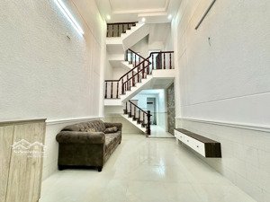 nhà nguyên căn 2 tầng, 3 phòng ngủ, 2 wc hẻm xe hơi