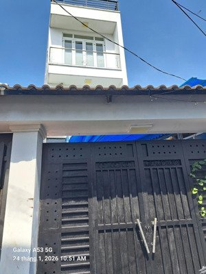 nhà đẹp hẻm nhựa thông sát mặt tiền, gần phạm văn đồng 4 tầng 4,5x13; 5,7 tỷ.