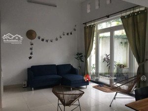 bán nhà nguyễn văn hưởng, dt: 10x11, 4 tầng, cách trường bis khoảng 300m, 33 tỷ