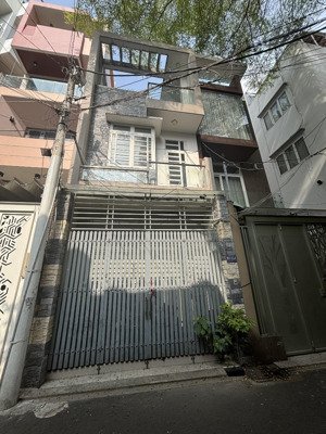 nhà mới đẹp. trệt 2 lầu đúc. ngay phía sau chợ tân bình. dtsd:200m2