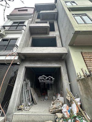 chính chủ gửi bán nhà mới kính koong - 4 tầng 42m2 full nội thất cơ bản - tại cổ dương - tiên dương