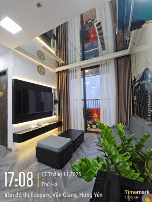 chính chủ cần bán căn chung cư cao cấp- nội thất xịn xỏ- view sông hồng