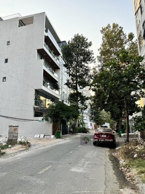 đất huy hoàng 8x20 m đường 12m thông 250 tr/m2 - 