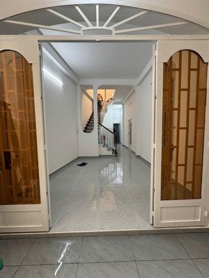 cho thuê nhà nguyên căn, mới sửa sạch đẹp tại bến bình đông, p13, q8. gần cầu chà và, tiện qua q5.