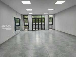 chính chủ nhờ cho thuê biệt thự liền kề trung hoà 75m 4,5tầng thông sàn giá 48tr