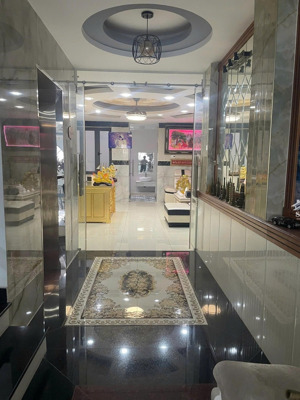 siêu phẩm thăng máy, trần thị trọng tân bình