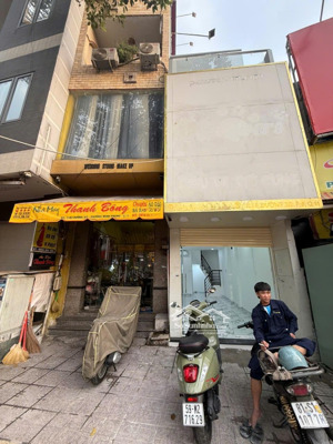 bán gấp nhà mặt tiền- ngã 4 sầm uất nhất q11- nhà mới giá rẻ