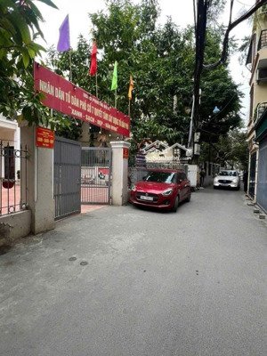 chính chủ cần bán nhà 80,6 m2; mặt tiền rộng 6,4m, ngõ 266 nguyễn văn cừ, phường bồ đề.