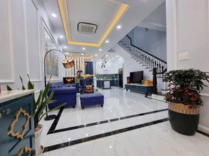 bán gấp căn verosa park dt 6x17 full nội thất trệt 3 lầu giá 18.5 tỷ nhà trống .