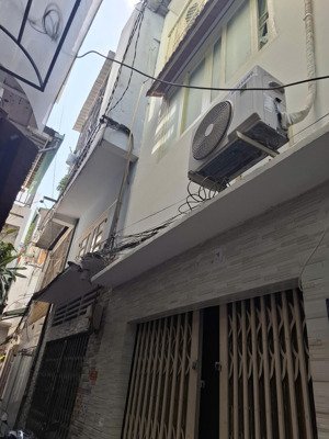 cần bán nhà hẻm,bề ngang lớn, 4,5x5, 3 tầng, vĩnh viễn, q 10, giá 3.6 tỷ