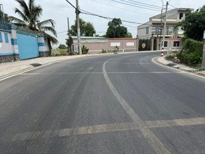 bán lô đất mt đường nhựa 12m ngang 8m, thổ cư 81m2. bà điểm hocmon, 3,59tỷ tl