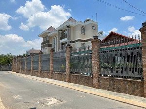 giảm 4 tỷ bán nhanh biệt thự sân vườn hồ bơi ngay trung tâm phường tăng nhơn phú a, quận 9