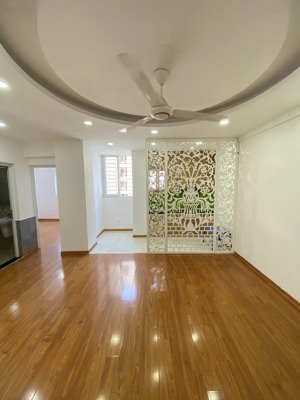 chính chủ cần bán căn hộ chung cư vũ phạm hàm 62m2 có 2pn giá hơn 5 tỷ