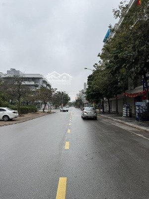 bán nhà 5 tầng. dòng tiền 500tr/ 1 năm tại tp bắc ninh cũ