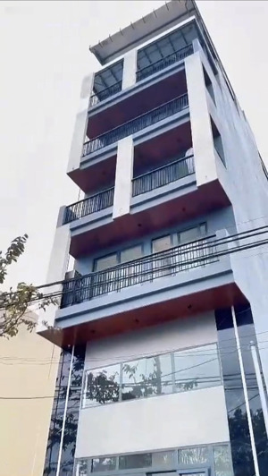 bán tòa nhà căn hộ đường khuê mỹ đông 15, vị trí nằm sát biển , cách biển vài trăm mét