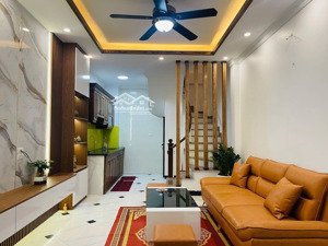 bán gấp nhà đông thiên 52/30m2 5 tầng gần phố nhà còn mới