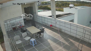 cần bấn gấp nhà 4 tầng + sân thượng,nhà hiện tại gia đình vừa ở vừa cho thuê được 20 triệu /tháng