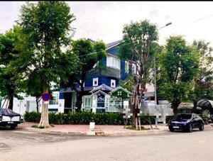 kẹt tiền bán gấp khuôn biệt thự góc 2mt nguyễn văn hưởng , thảo điền 476m2 (17x28) gía 125 tỷ