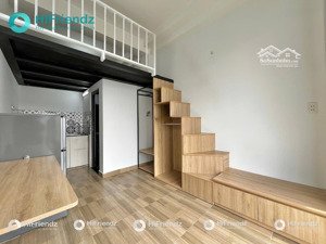 phòng bancol đầy đủ nội thất - thuận tiện di chuyển qua khu trung tâm