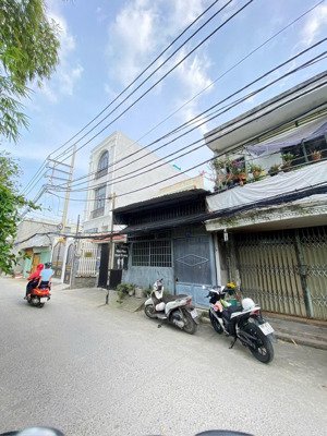 cần bán gấp nhà mặt tiền đường số kinh doanh,quốc lộ 13,thủ đức,đối diện vạn phúc,7,05 tỷ,sổ riêng