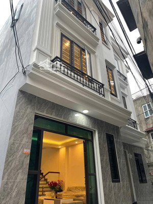 chính chủ gửi bán nhà 3 tầng 2 mặt tiền sau 1 nhà mặt đường