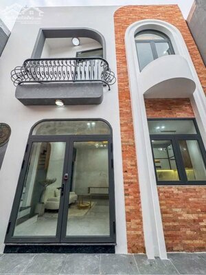 Nhà trệt lầu xây mới hẻm 52 Hùng Vương - Gần siêu thị Vincom