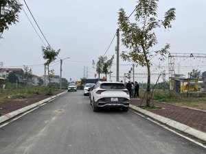 em có 10 lô đất đấu giá cấn hữu cũ, giá đầu tư êm chỉ 4xtr/m2 hạ tầng đẹp