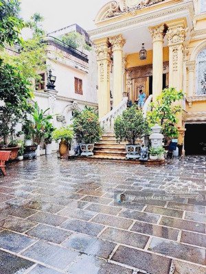 biệt thự 5 tầng + hầm thang máy hồ bơi full nội thất. 10.5mx36m. dtcn 325m2. khu vip cmt8 tân bình