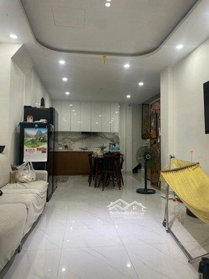 bán nhà hoàng diệu quận 4 - 3 tầng - 38,5m2 - 4 tỷ nhỉnh - nhà còn mới vào ở ngay