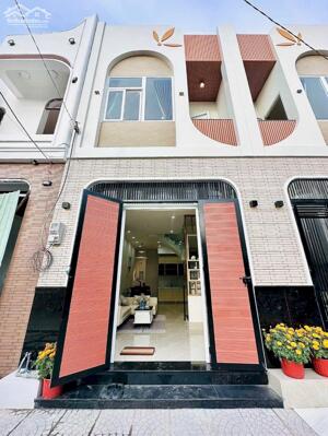 Nhà trệt lầu xây mới Full nội thất - Trục chính lộ nhựa hẻm 122 Nguyễn Thông