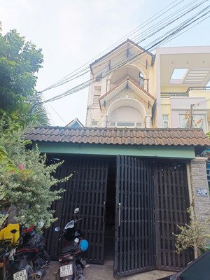 nhà ở riêng lẻ, xây theo kiểu biệt thự mái thái. 149m2, đường 26, p.tăng nhơn phú, tp thủ đức