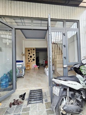 cho thuê hẻm 1/ kênh nước đen-giáp tân phú-4x11m 3 tấm nhà đẹp 2pn-gần lê thúc hoạch,bình long