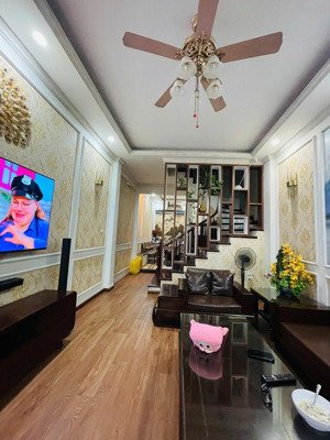 bán nhà riêng định công thượng lô góc 10 phòng ngủ, nhà 6 tầng, cách mặt phố 8m, lô góc thoáng sáng