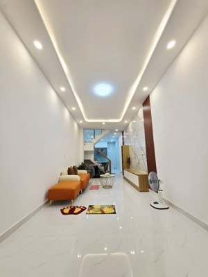 nhà nguyễn khoái q4- sát hẻm otô- 41m2- 2 tầng đúc- chỉ 4 tỷ nhỉnh