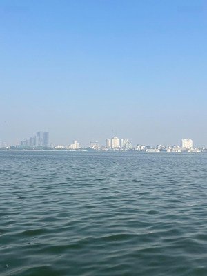 nhật chiêu 10 mét ra phố - nhà dân xây chắc chắn - thoáng trước sau - ngõ thông các hướng - ở hoặ