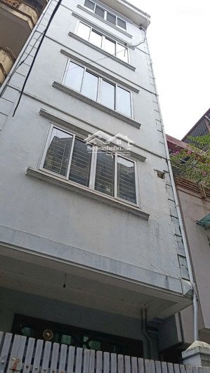 bán nhà ngay quận ủy cầu giấy, 30m2x5 tầng, gần ô tô. 8.5 tỷ